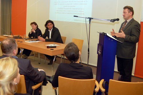 konferencia, megbeszélés konferencia, megbeszélés